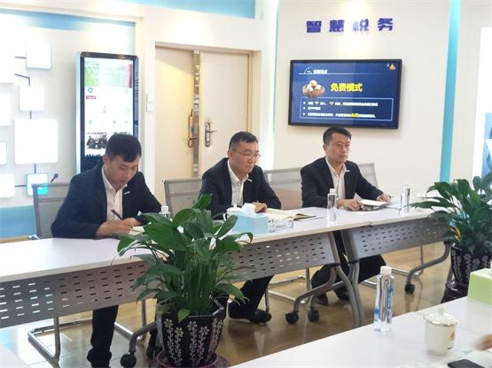 在集团多功能厅座谈.jpg 在集团多功能厅座谈.jpg