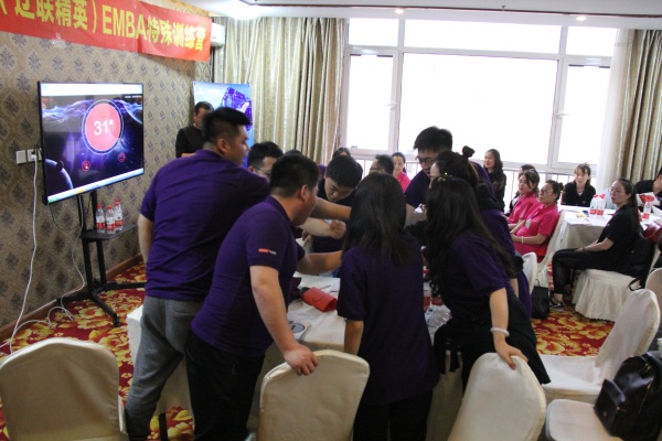互相加油鼓劲.jpg 互相加油鼓劲.jpg