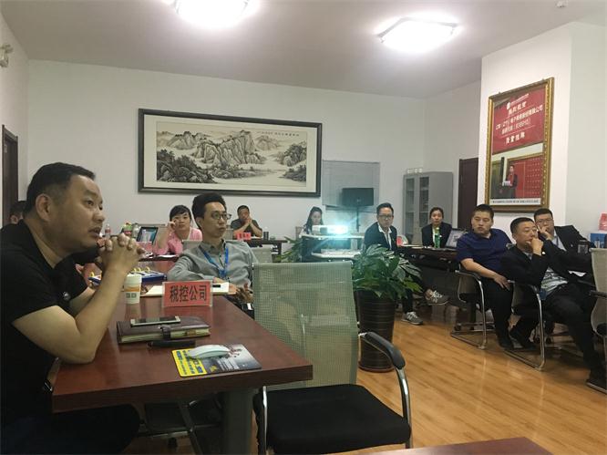 董事长与总经理对各分公司、部门工作战略做指导.jpg 董事长与总经理对各分公司、部门工作战略做指导.jpg