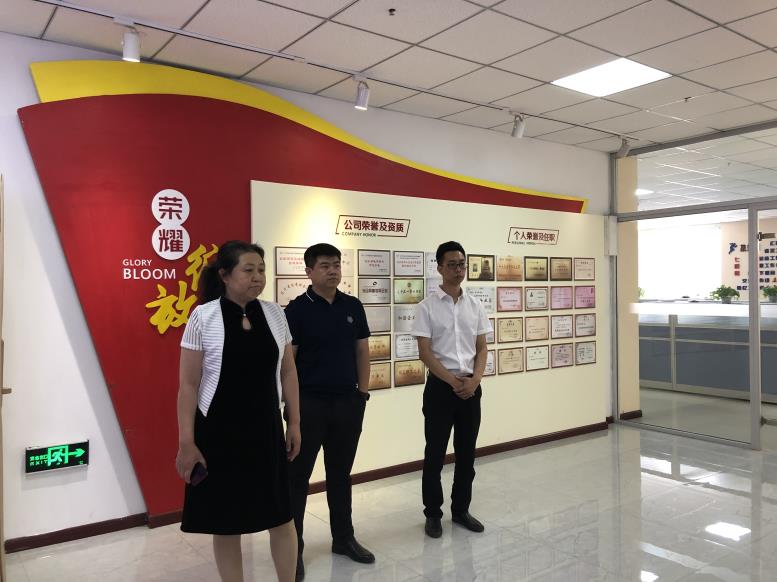抚顺市龙晟集团大数据公司董事长罗英男一行莅临赢多多集团考察财源大数据项目