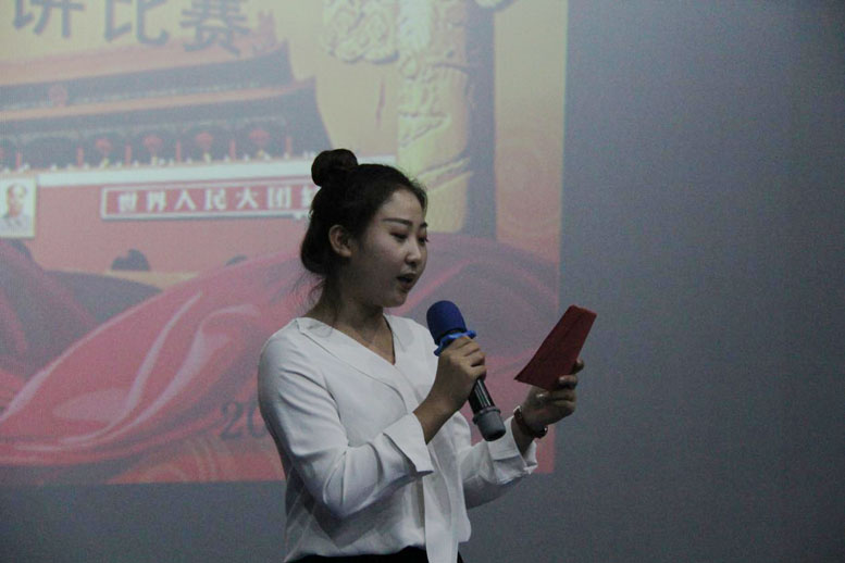 主持人宣布比赛开始.jpg 主持人宣布比赛开始.jpg