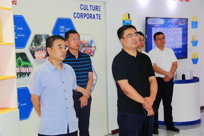 辽阳市白塔区委书记缪万举莅临赢多多信息调研指导3.jpg 辽阳市白塔区委书记缪万举莅临赢多多信息调研指导3.jpg