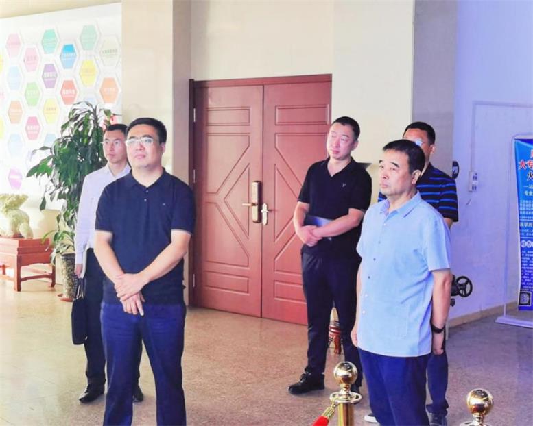 辽阳市白塔区委书记缪万举莅临赢多多信息调研指导